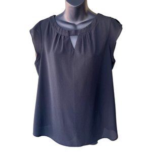 🌸6/$20🌸 Blouse with Short Tulip Sleeves